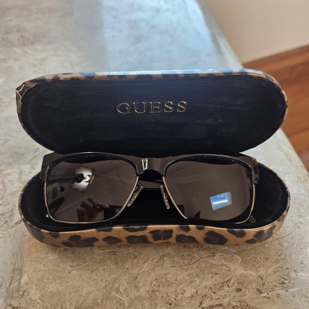 Guess Black Sunglasses with Case